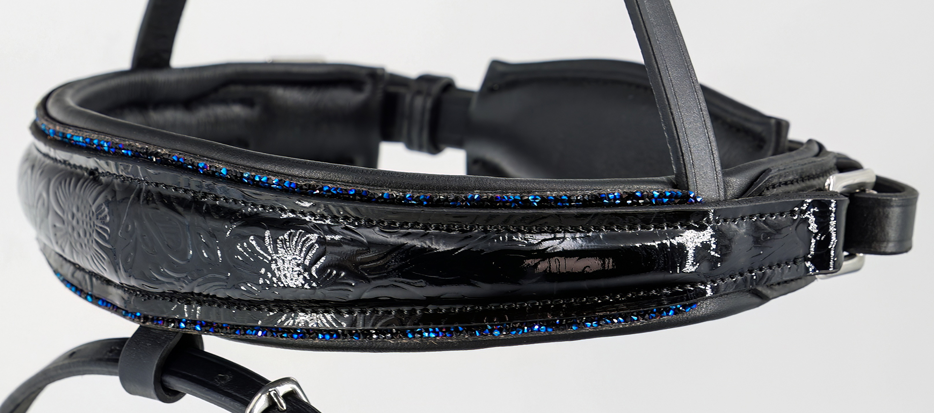 Reithalfter-Paisley-Lack-mit-Muster-Glitzer-Schwarz-Blau-entfernbarer-Sperrriemen