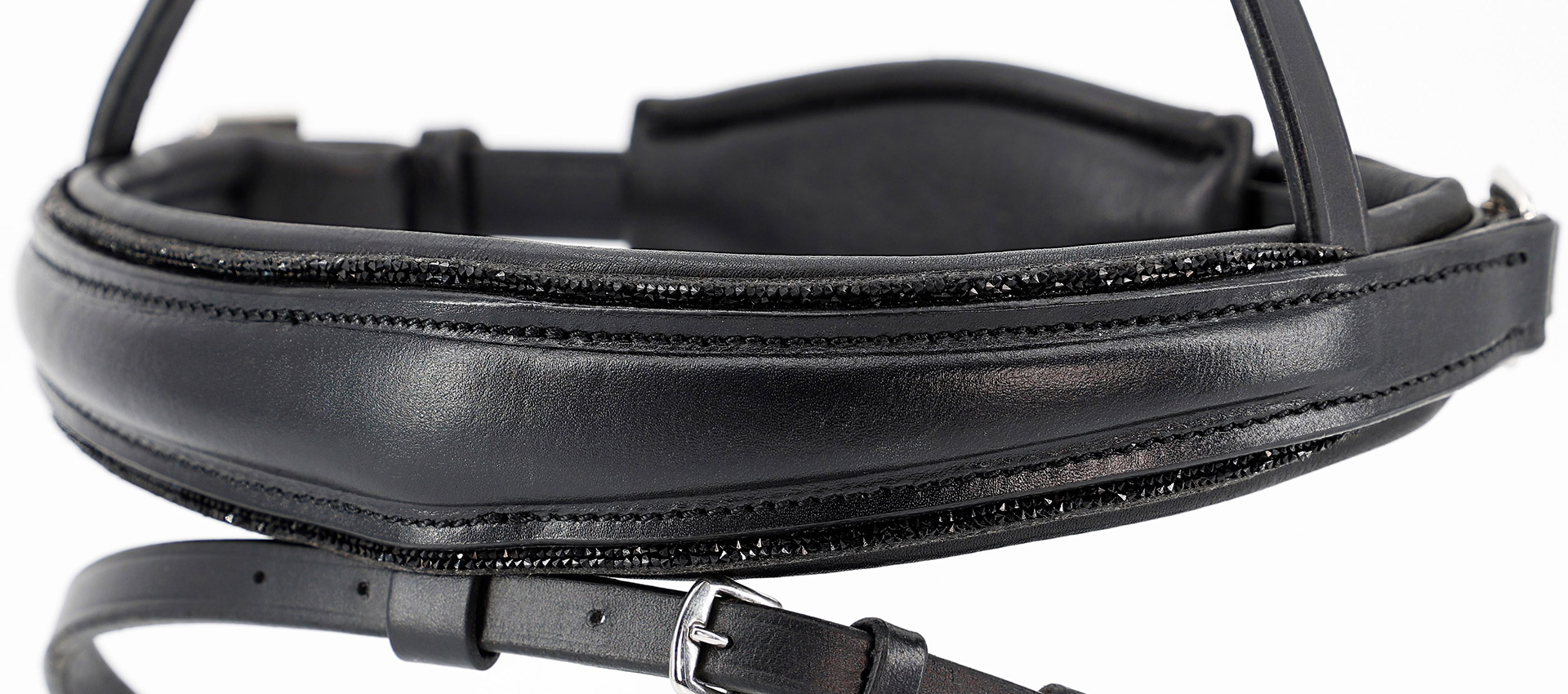 Reithalfter-Shiny-Glitzer-Schwarz-Schwarz-Biese-mit-Sperrriemen