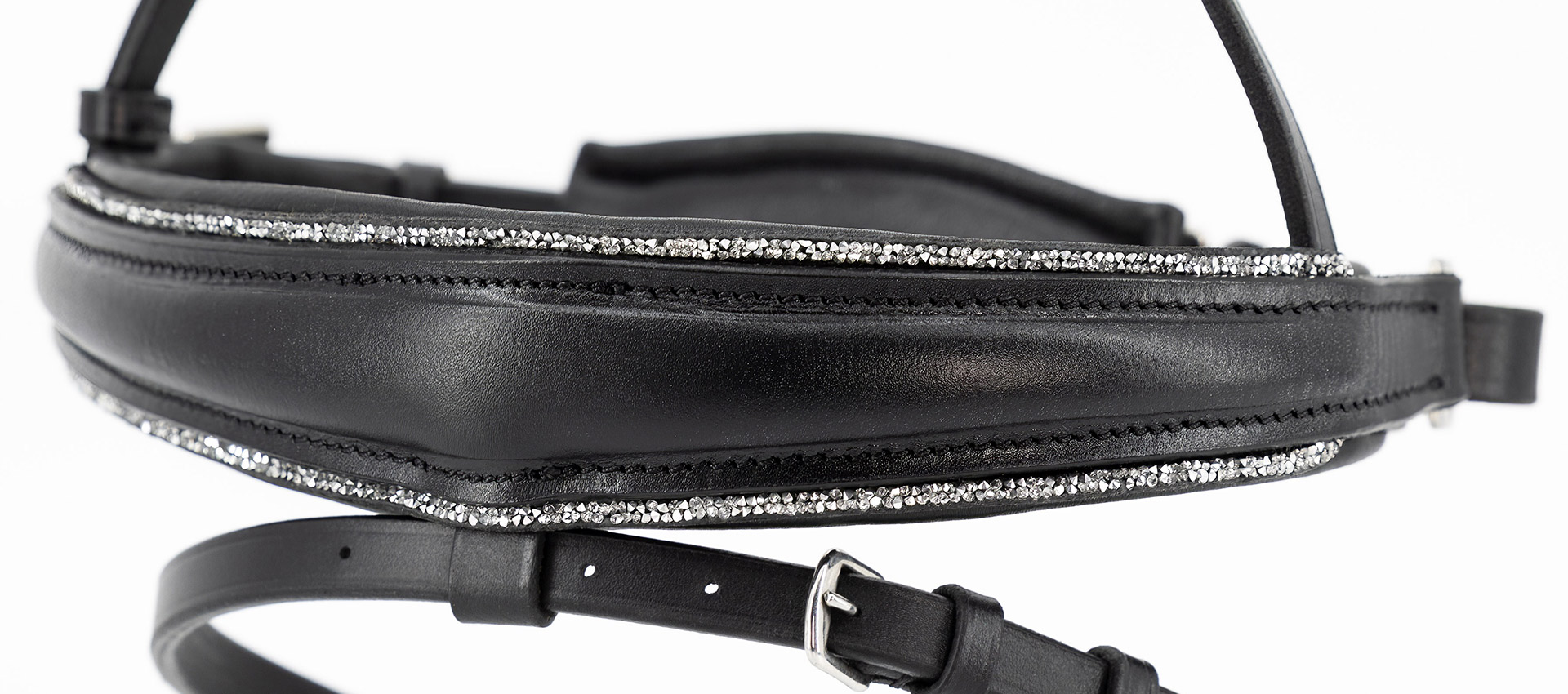 Reithalfter-Shiny-Glitzer-Schwarz-Silber-Besatz-mit-Sperrriemen