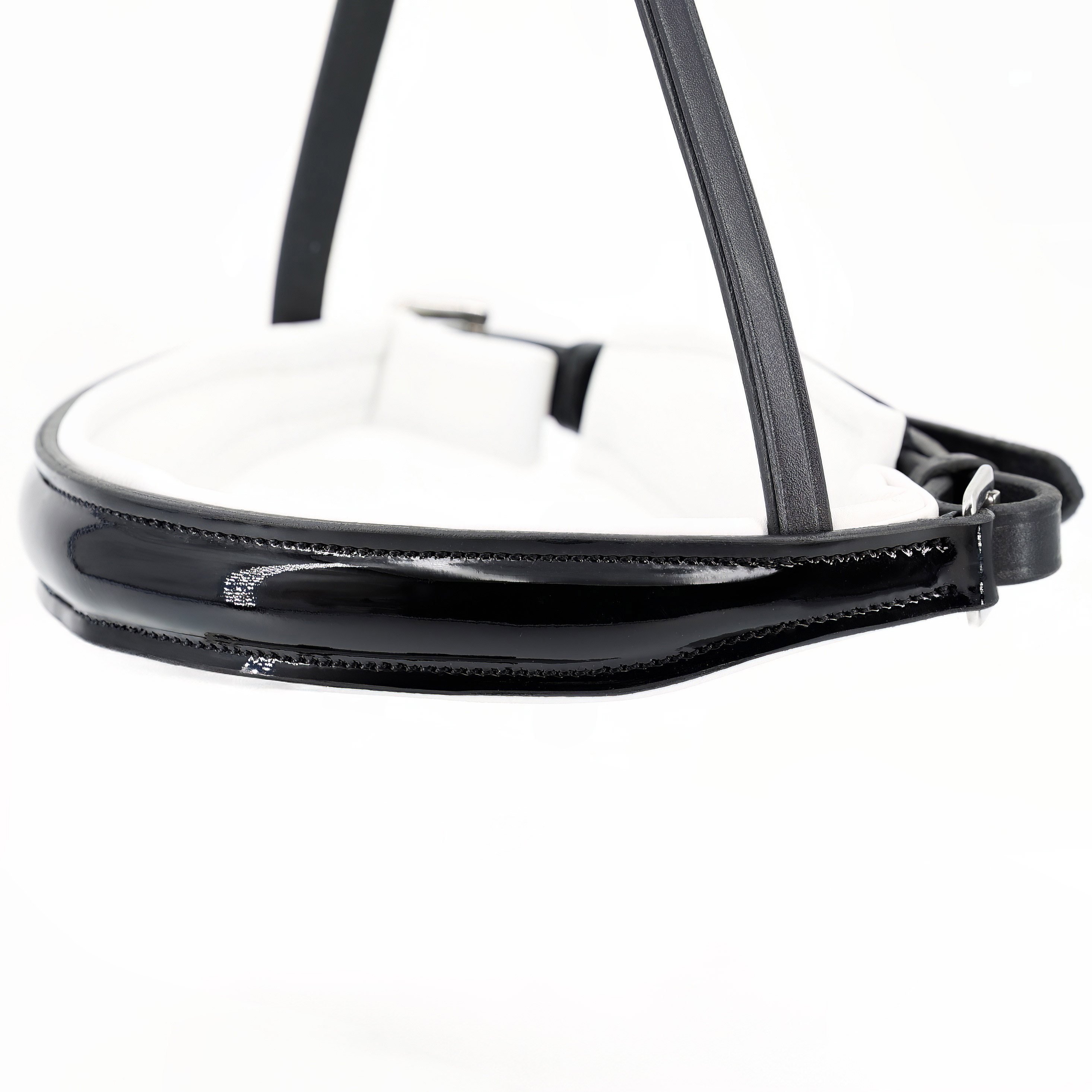 Reithalfter-Lack-Selection-ohne-Sperrriemen-Schwarz-Weiss