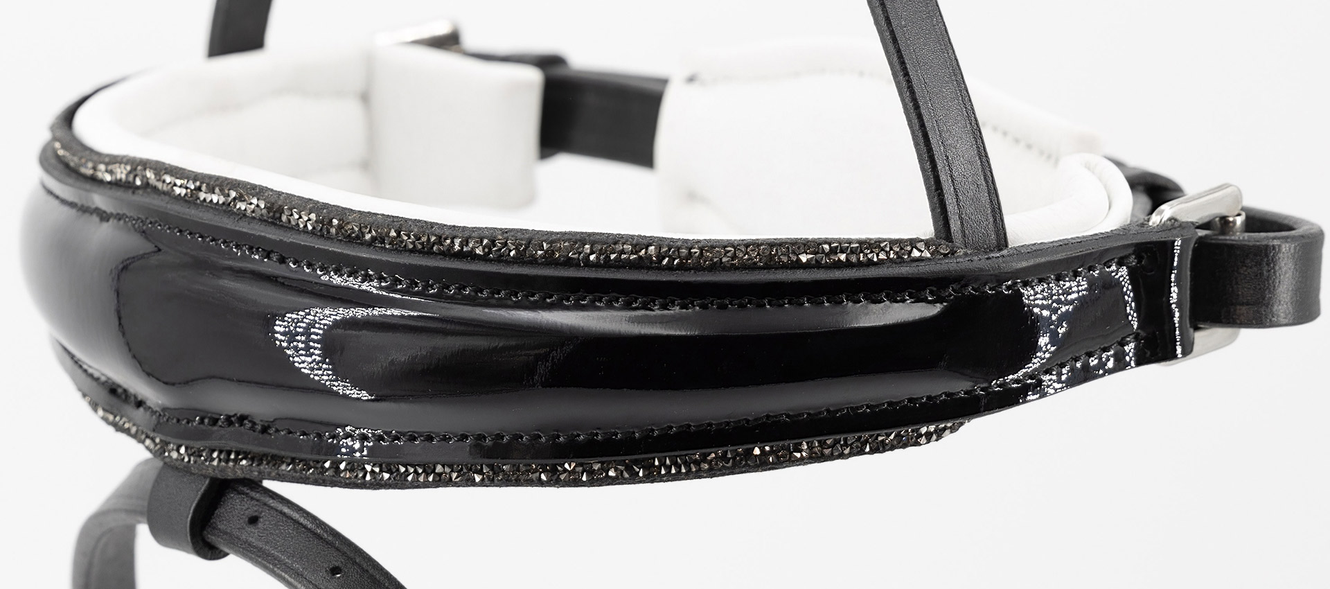 Reithalfter-Shiny-Weiss-Grau-mit-abnehmbarem-Sperrriemen