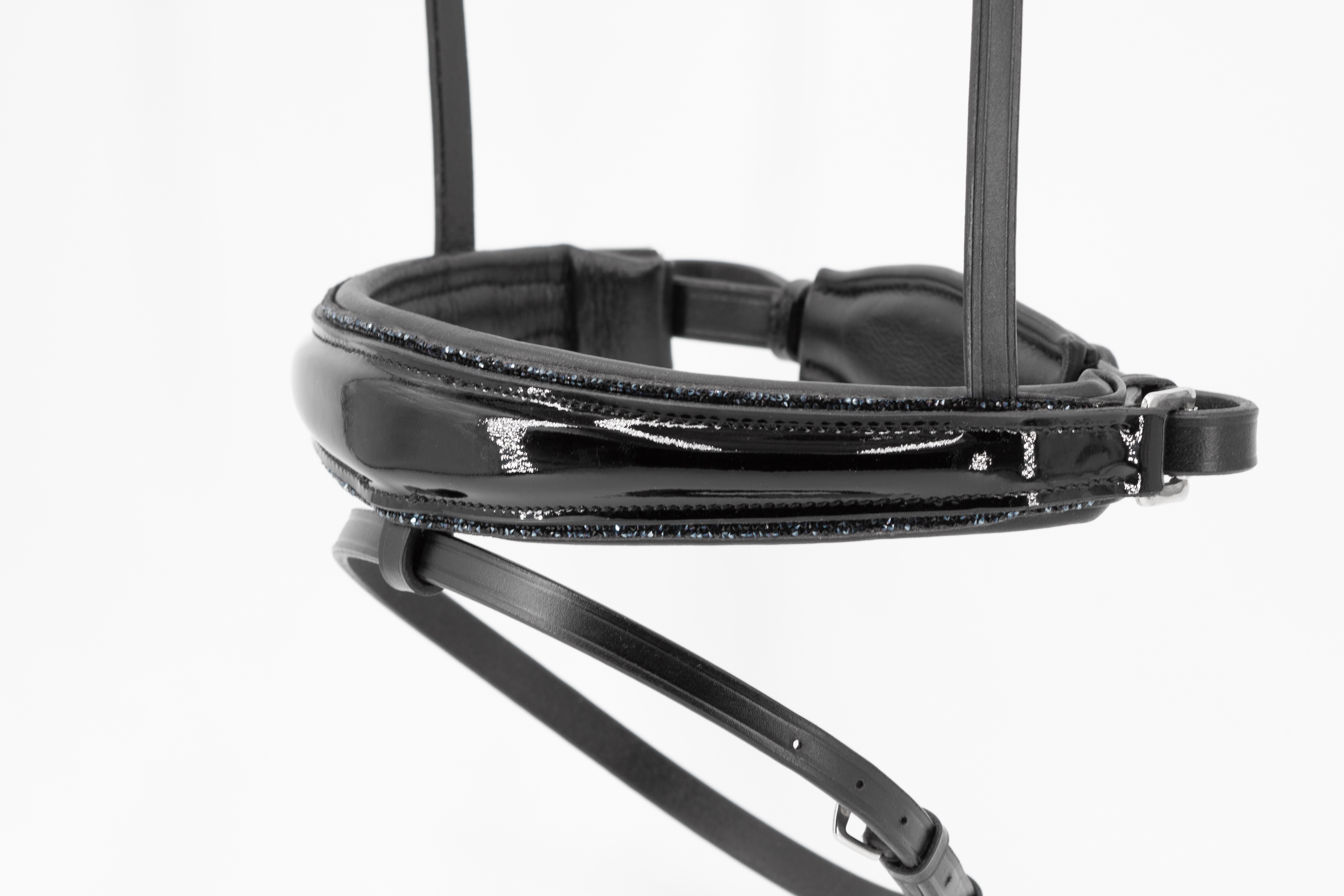 Reithalfter-Shiny-schwarz-mit-Sperrriemen