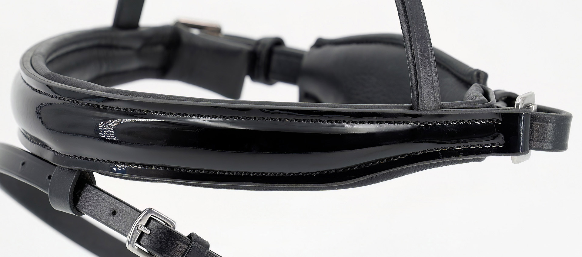 Reithalfter-Lack-entfernbarer-Sperrriemen-anatomisch-Selection-schwarz-Warmblut-Vollblut