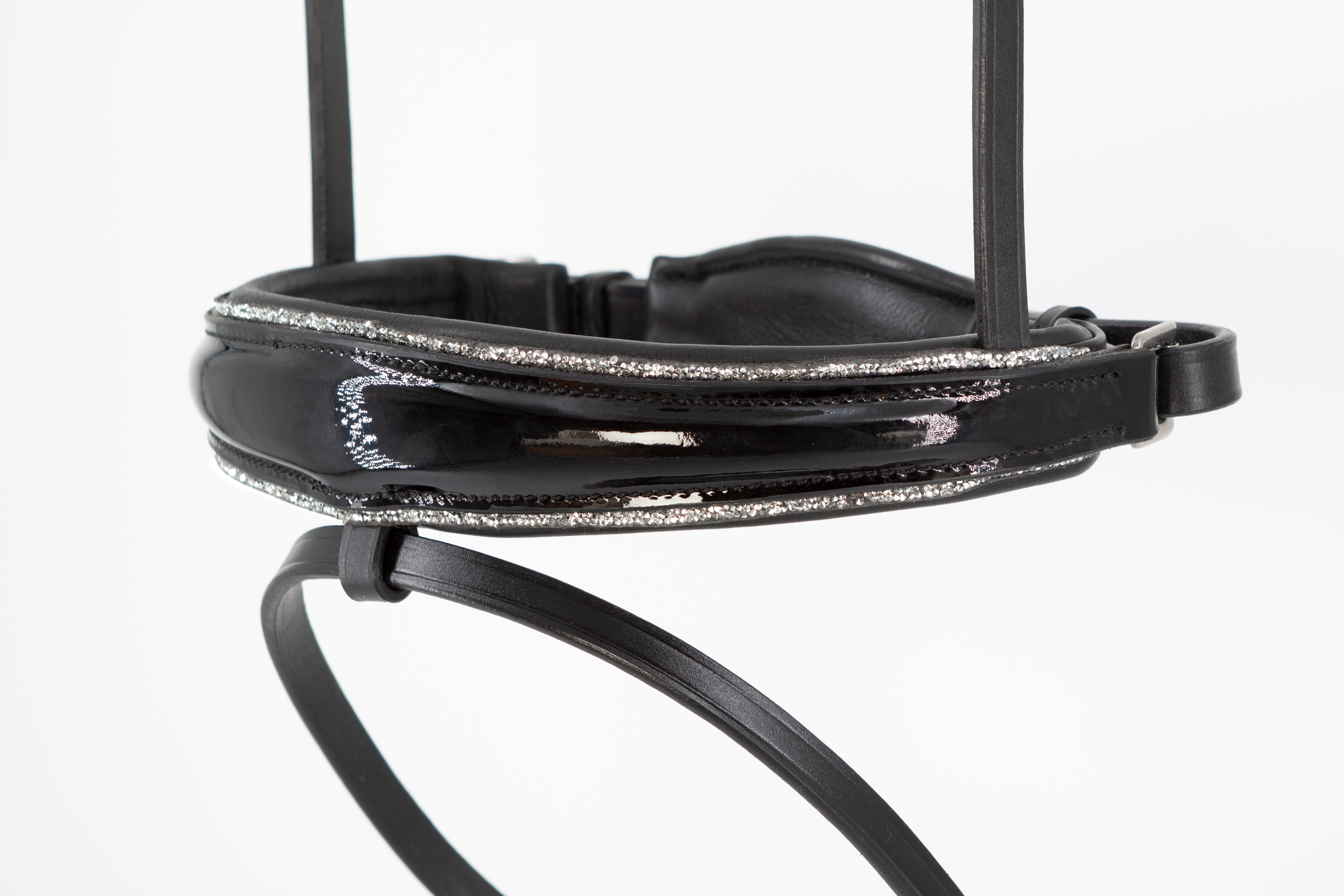 Reithalfter-Shiny-weiss-mit-Sperrriemen