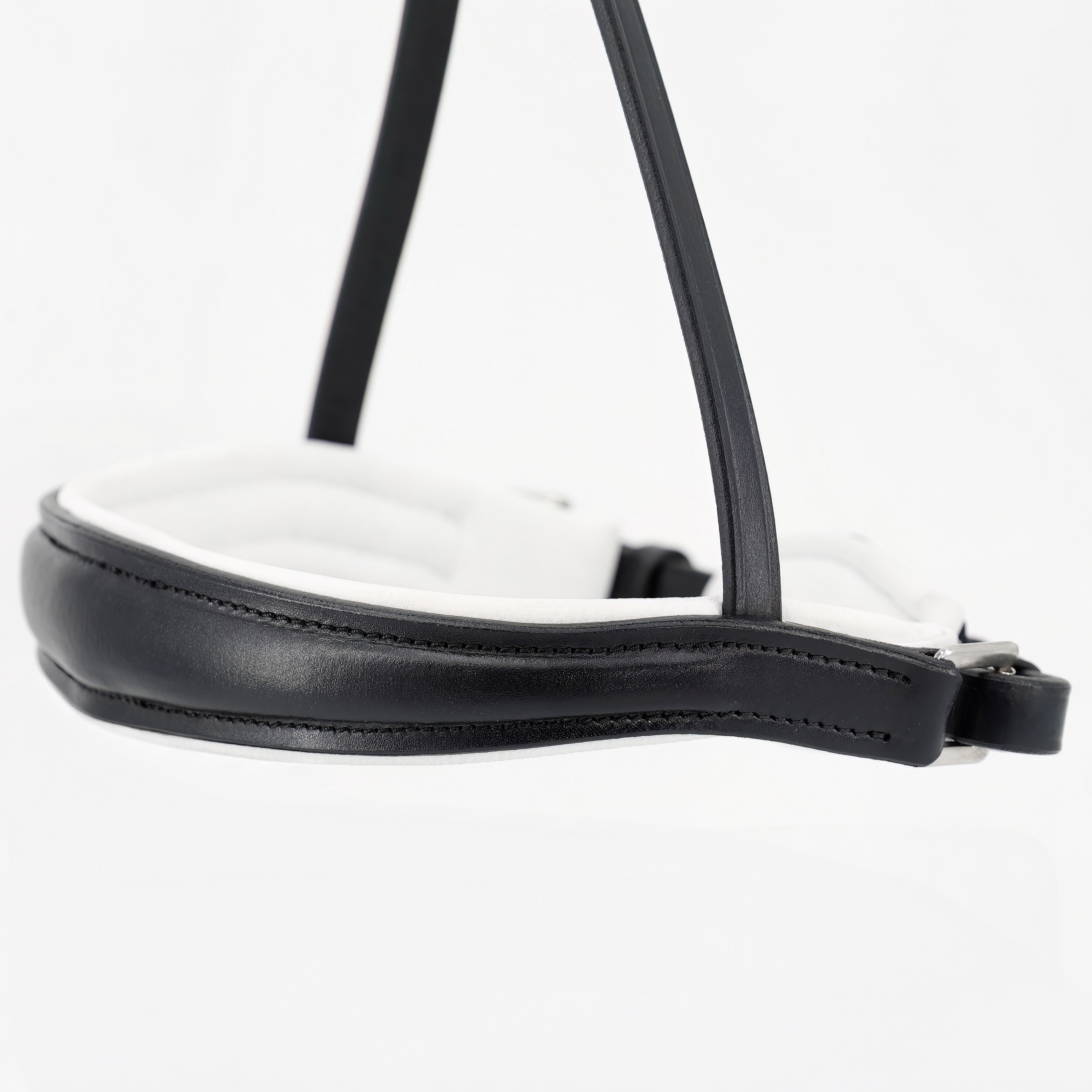 Reithalfter-Competition-anatomisch-ohne-Sperrriemen-Schwarz-Weiss