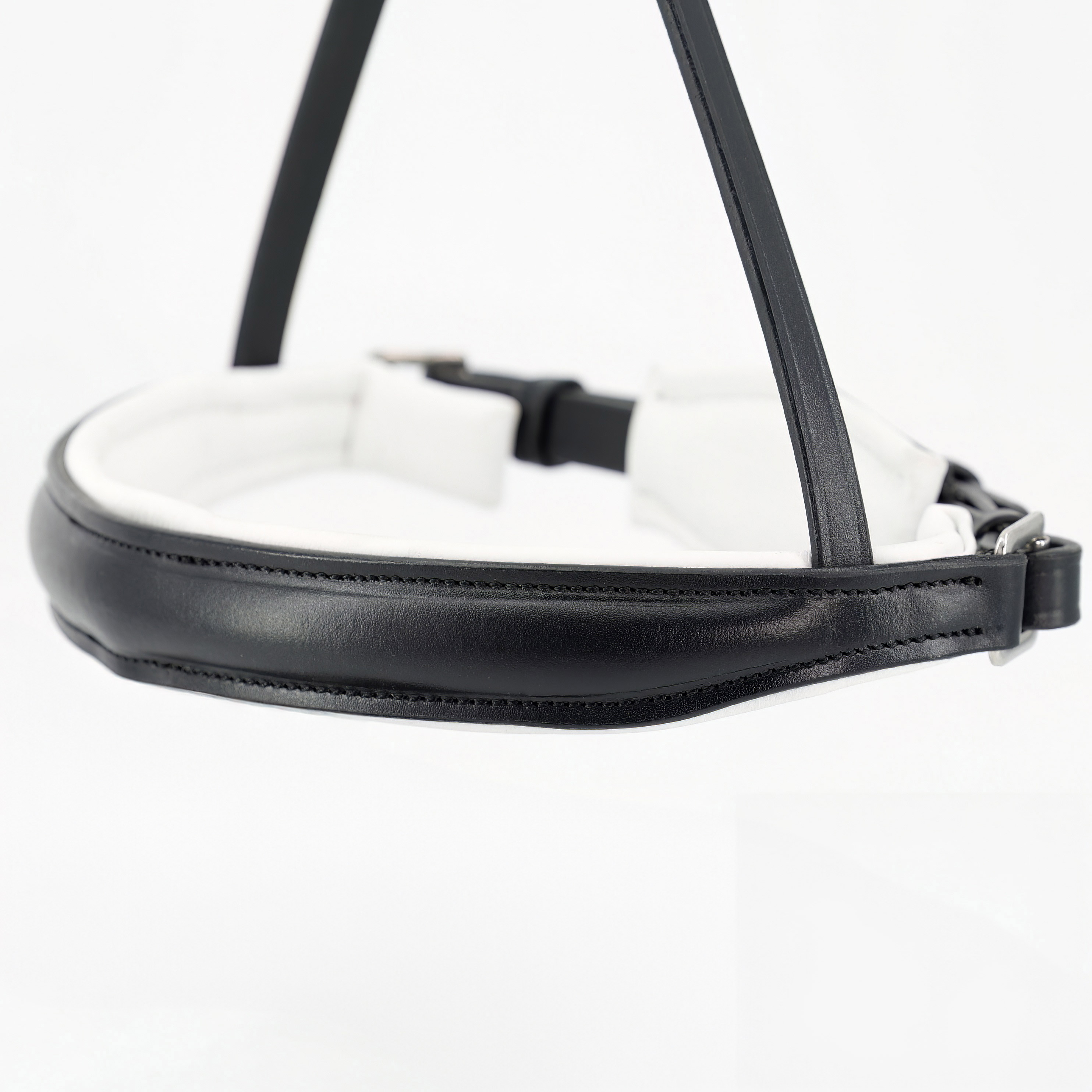 Reithalfter-Selection-ohne-Sperrriemen-Schwarz-Weiss